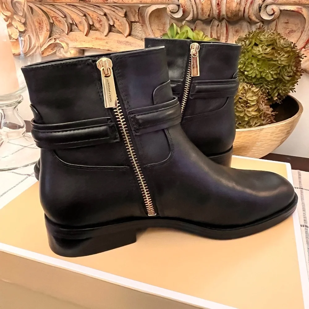 NIB Michael Kors Black Leather Ankle Boots Size 7 Classic Modern Minimalist New